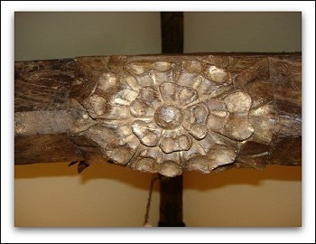 Gold Tudor rose